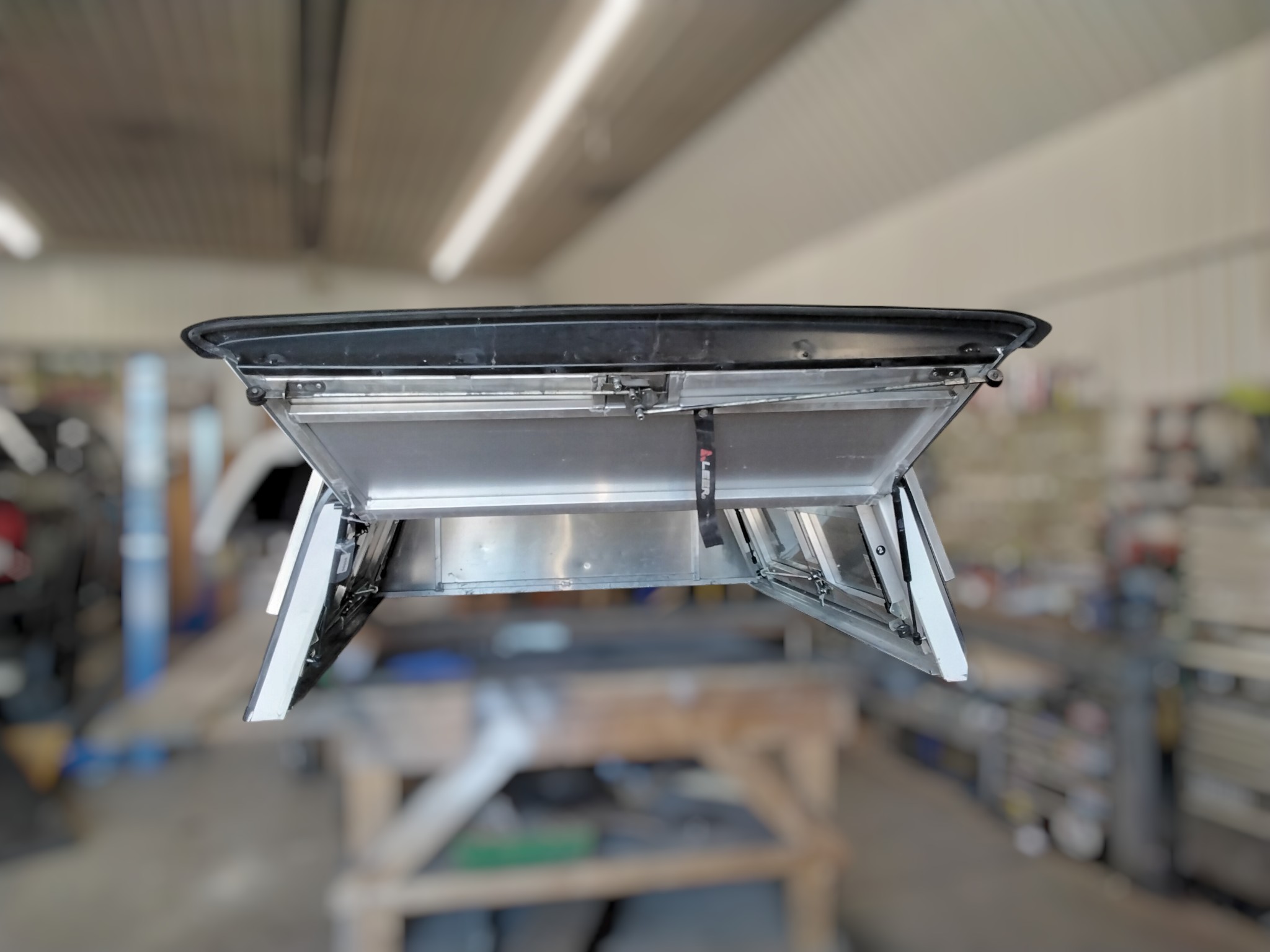 2015 - 2022 Chevrolet Colorado or GMC Canyon 6'2 White Leer Contractor Truck Cap 3 2015 - 2022 Chevrolet Colorado or GMC Canyon 6'2 White Leer Contractor Truck Cap - Image 3