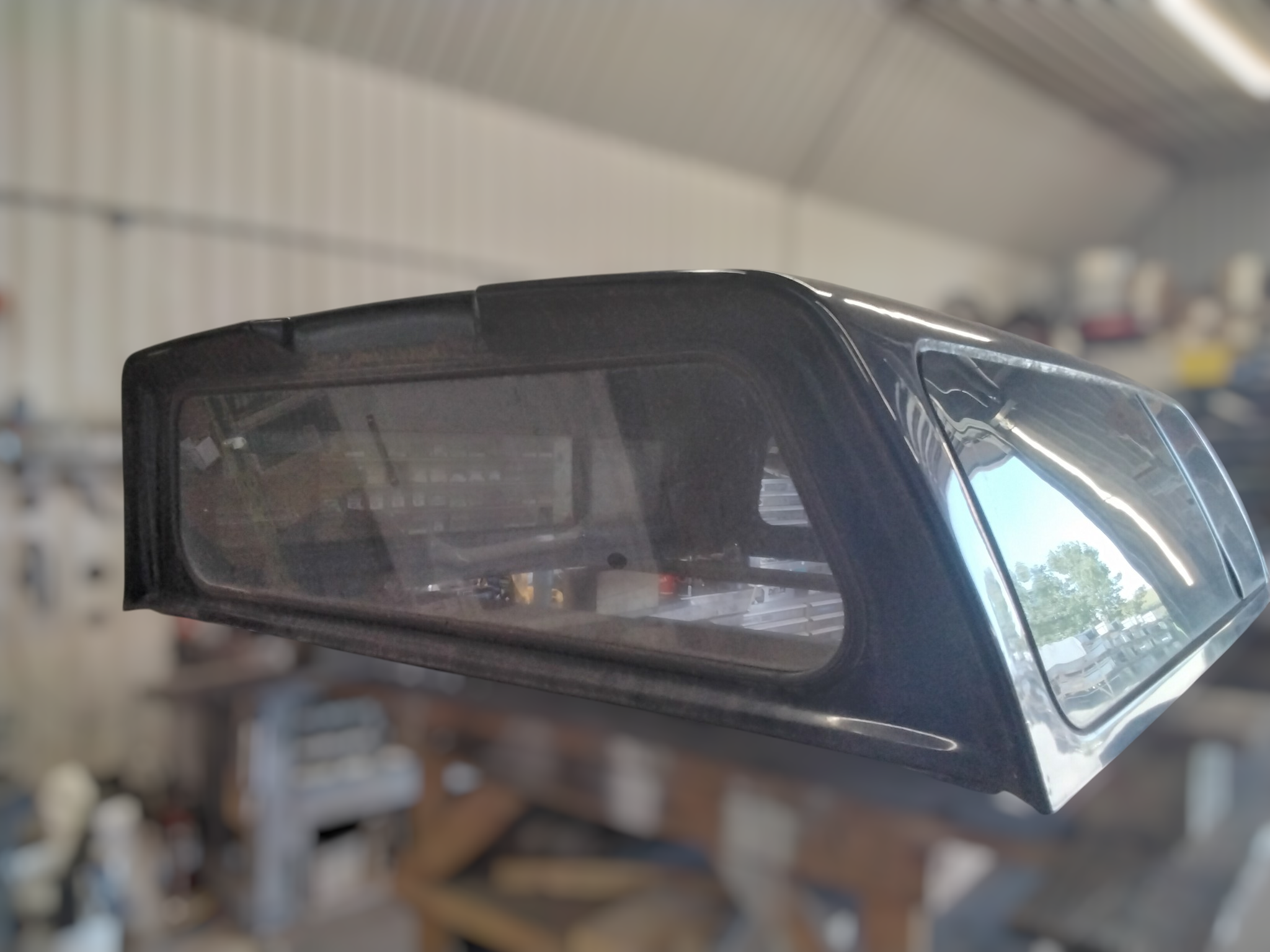 2007 - 2013 Toyota Tundra 6'5 Black Leer Truck Cap 4 2007 - 2013 Toyota Tundra 6'5 Black Leer Truck Cap - Image 4