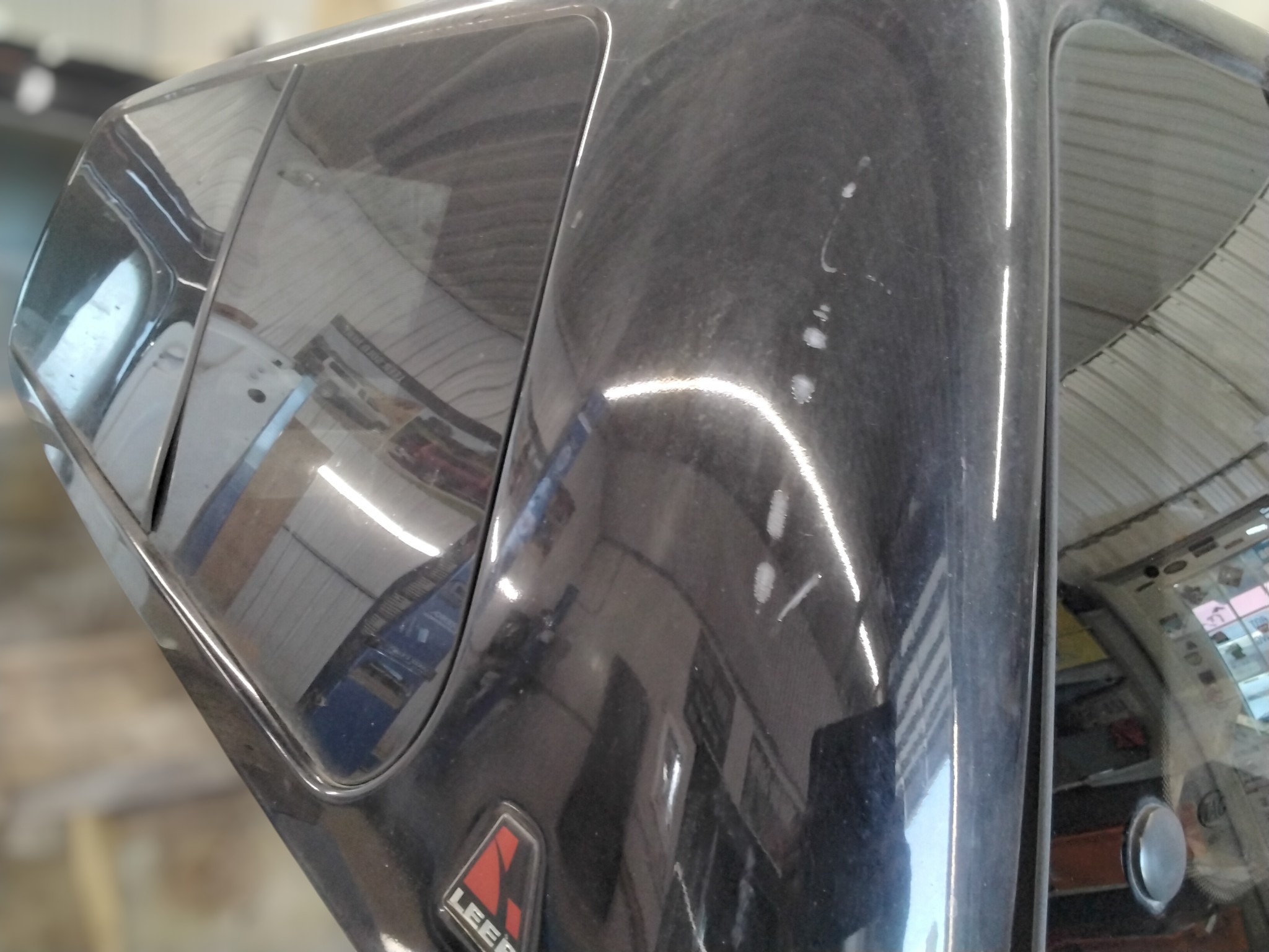 2007 - 2013 Toyota Tundra 6'5 Black Leer Truck Cap 5 2007 - 2013 Toyota Tundra 6'5 Black Leer Truck Cap - Image 5