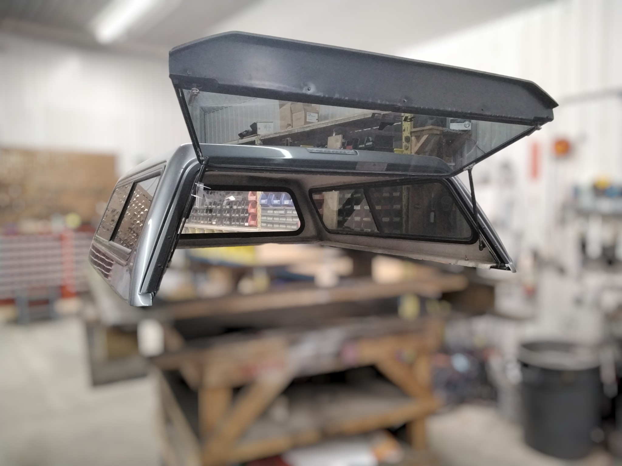 2013 - 2015 Nissan Titan 6'6 KAD Grey Leer100R Truck Cap 3 2013 - 2015 Nissan Titan 6'6 KAD Grey Leer100R Truck Cap - Image 3