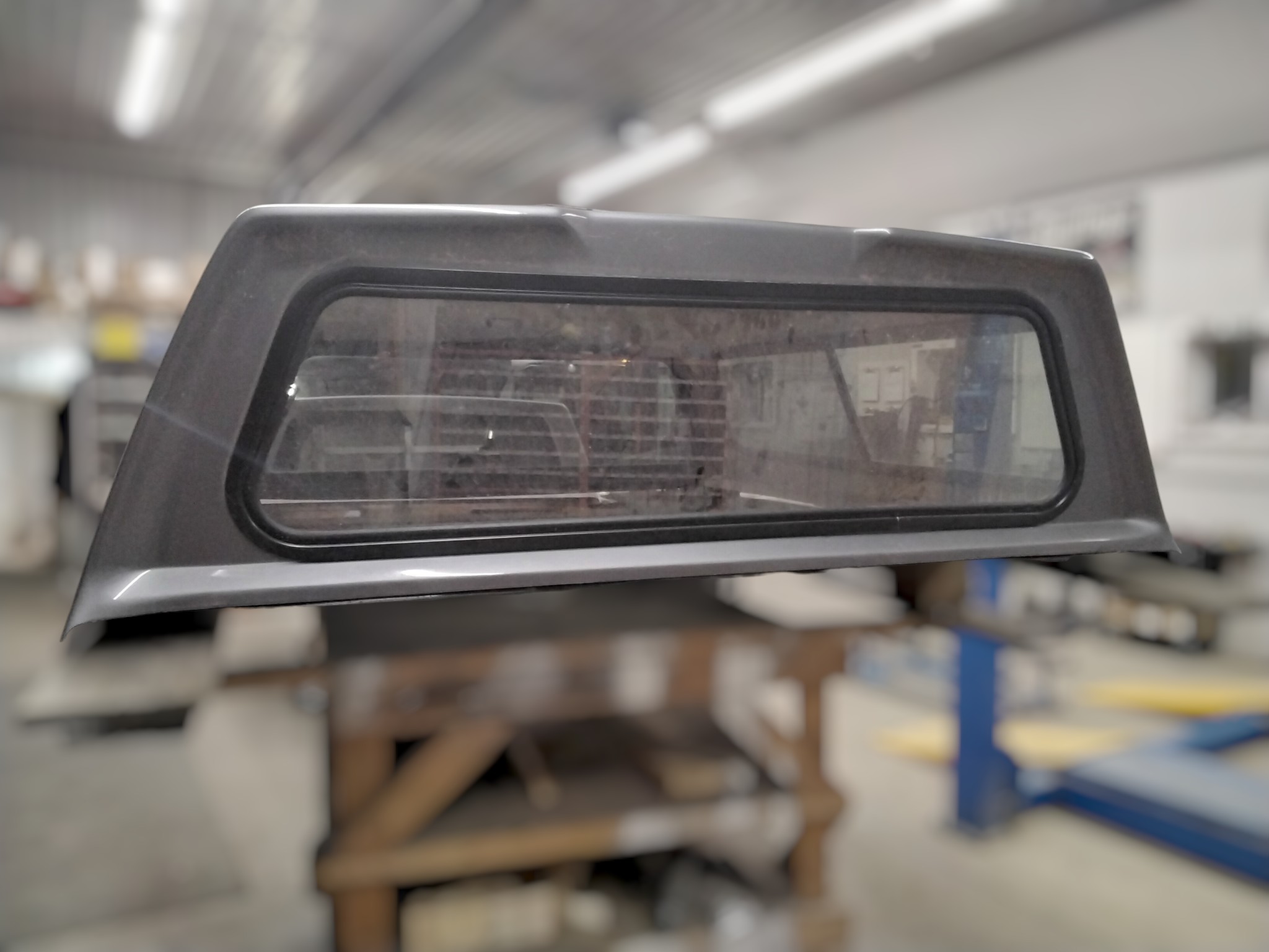 2013 - 2015 Nissan Titan 6'6 KAD Grey Leer100R Truck Cap 4 2013 - 2015 Nissan Titan 6'6 KAD Grey Leer100R Truck Cap - Image 4
