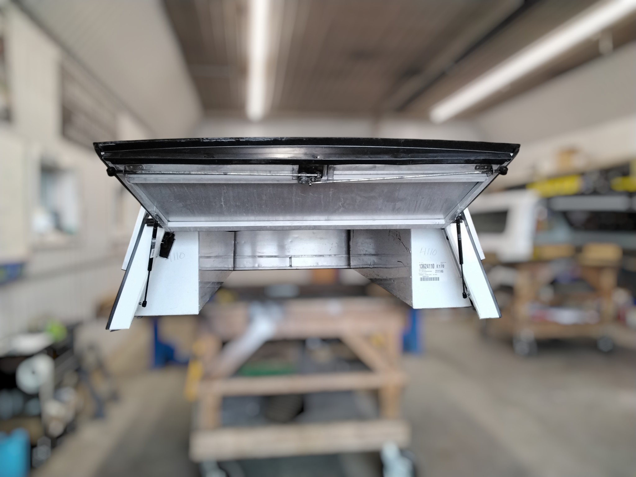 Chevrolet Silverado or GMC Sierra 8' White Leer Contractor Truck Cap 3 Chevrolet Silverado or GMC Sierra 8' White Leer Contractor Truck Cap - Image 3