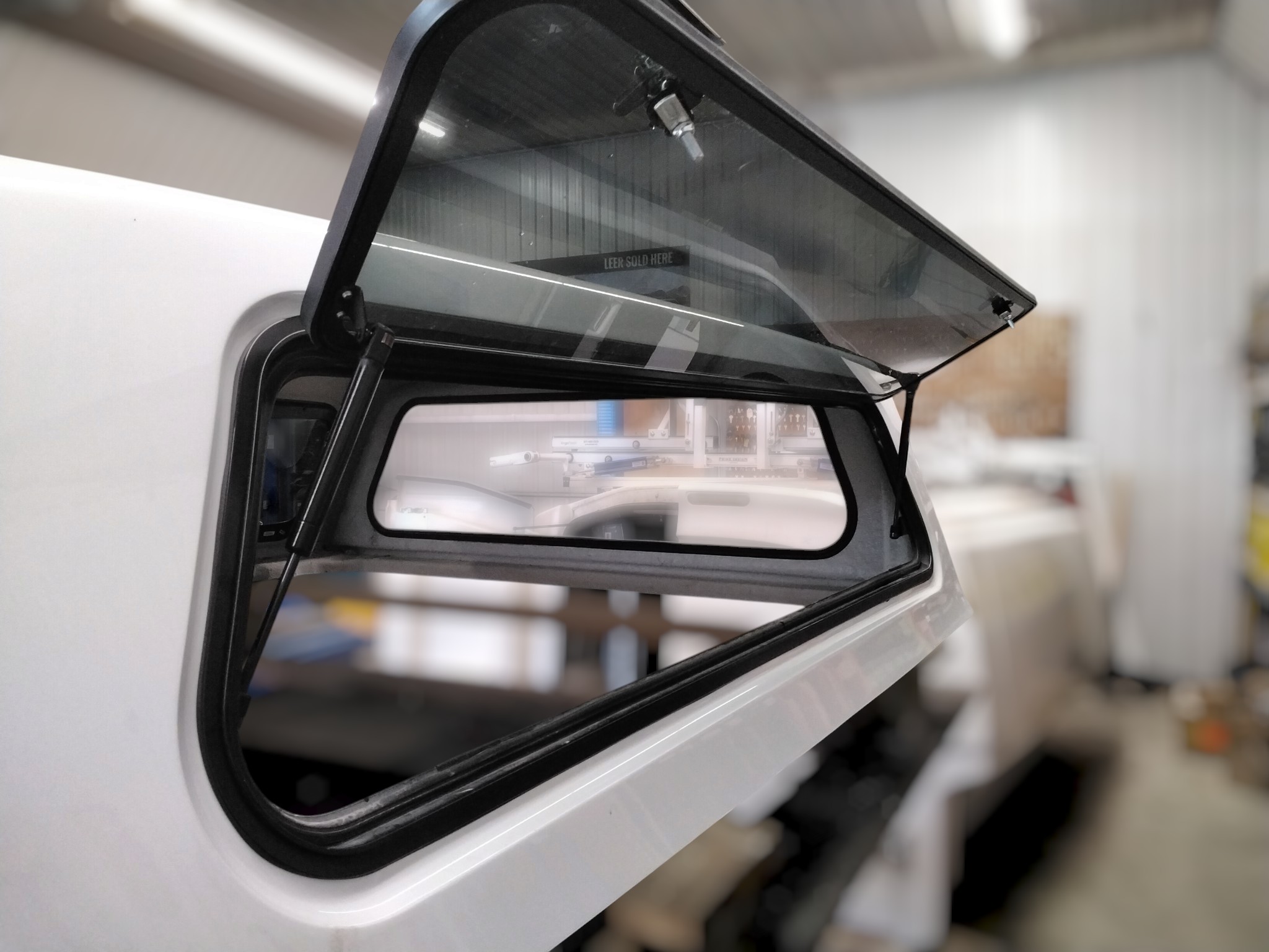 2021 - 2027 Ford F150 6'6 White Leer 100XL Truck Cap 5 2021 - 2027 Ford F150 6'6 White Leer 100XL Truck Cap - Image 5
