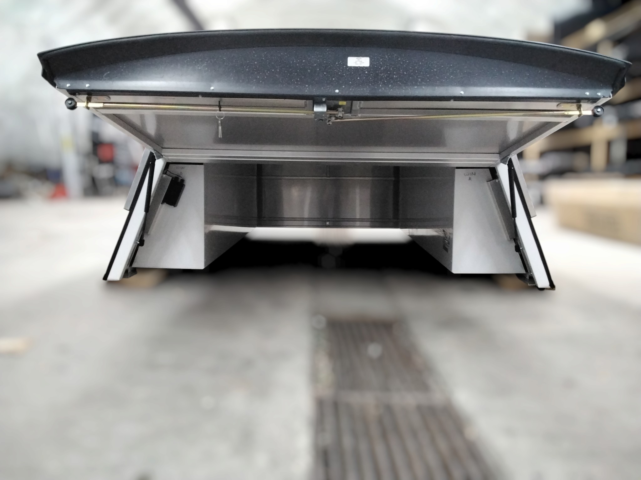 2019 - 2026 Chevrolet Silverado or GMC Sierra 1500 6'6 NEW White Leer Contractor Truck Cap - with scratch 3 2019 - 2026 Chevrolet Silverado or GMC Sierra 1500 6'6 NEW White Leer Contractor Truck Cap - with scratch - Image 3